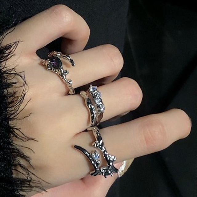 Wandoli-Irregular Rhinestone Alloy Ring various designs Set
