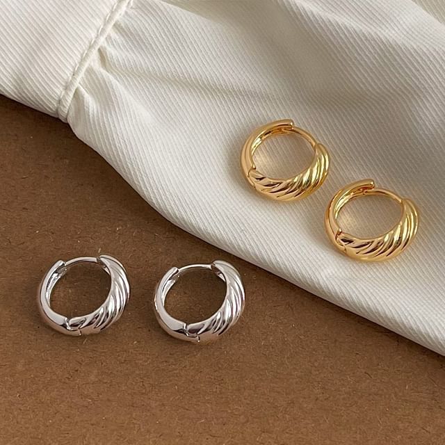 Sharkkira-Textured Alloy Hoop Earring