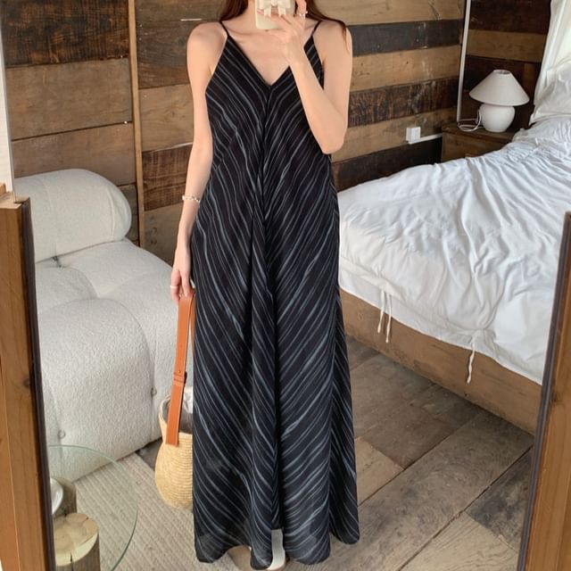 Coris-Spaghetti Strap V-Neck Striped Maxi A-Line Dress