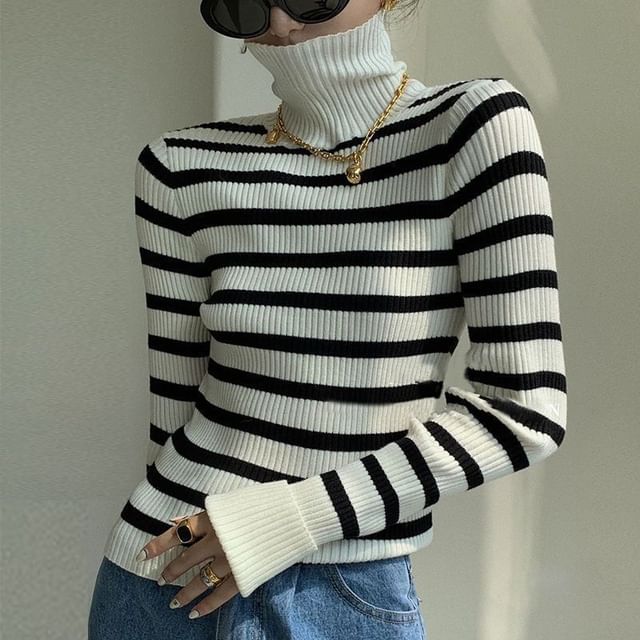 Sisyphi-Long-Sleeve Turtleneck Striped Knit Top