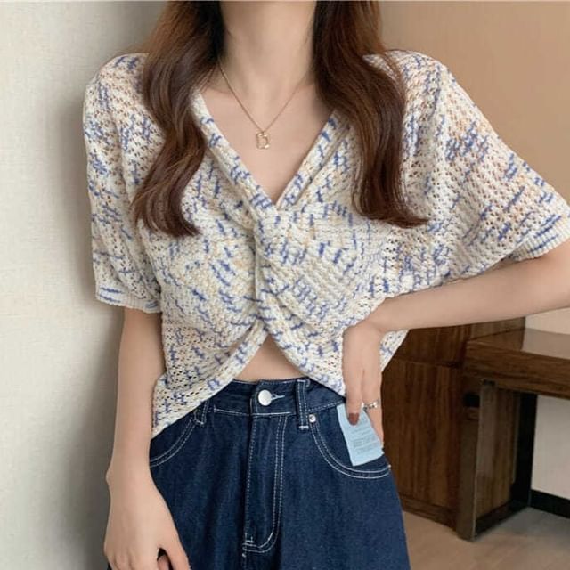 Sisyphi-Short-Sleeve V-Neck Twisted Knit Top