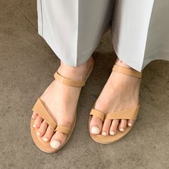 FROMBEGINNING - Toe-Loop Strappy Flip-Flops FROMBEGINNING - Toe-Loop Strappy Flip-Flops