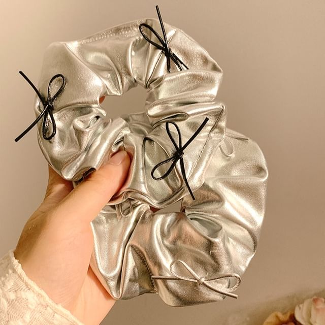 Show Mind-Ruffle Trim Scrunchie