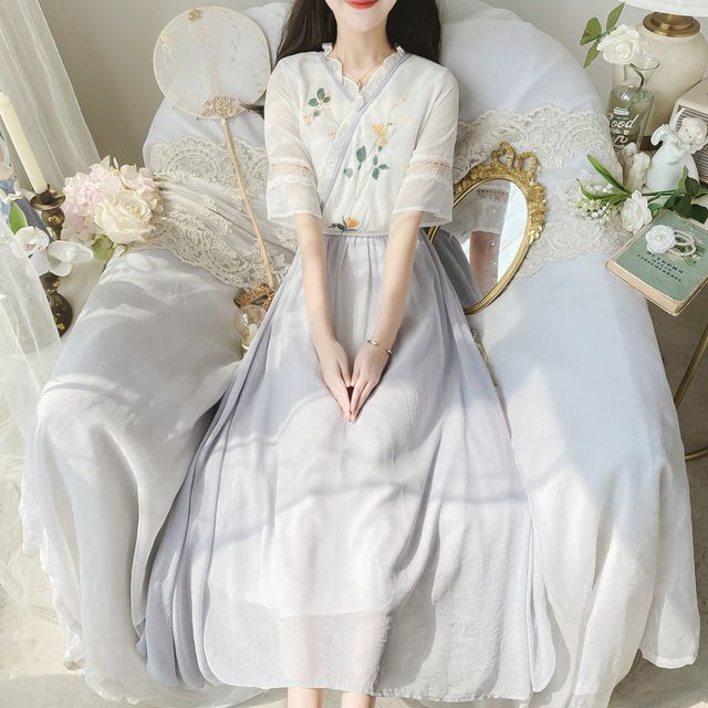 green emerald velvet dress Ever-Pretty Elegant Short Sleeves Embroidered Mesh A-Line Midi Summer Formal Wedding Guest Dress main image 1