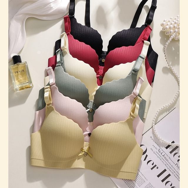 Gecko-Scallop Trim Ribbed Plain Bra
