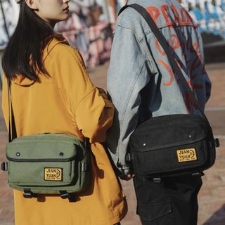 lightweight crossbody bag