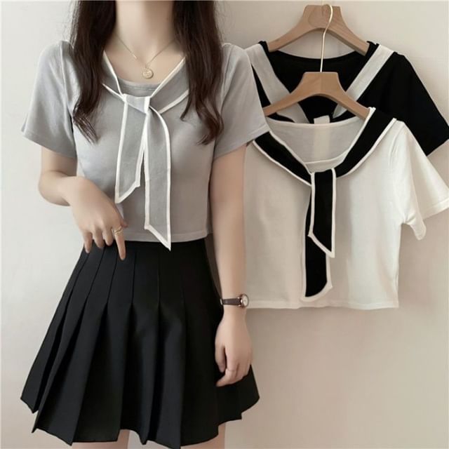 Sisyphi-Short-Sleeve Sailor Collar Two Tone Knit Top