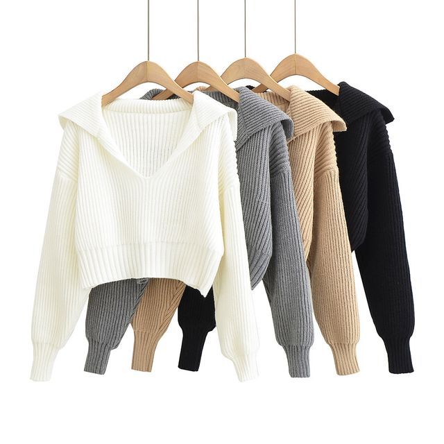 Finely ribbed V-neck cropped sweater, Twik, Shop Women's Sweaters and  Cardigans Fall/Winter 2019