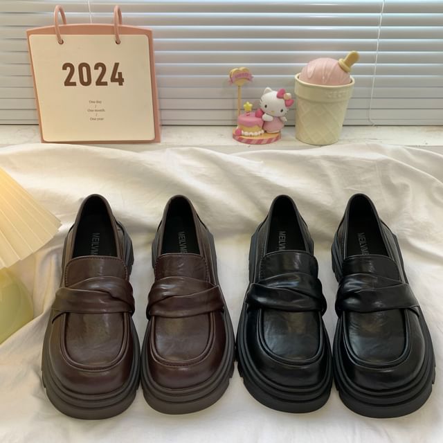 Queen Zoo-Platform Plain Faux Leather Loafers