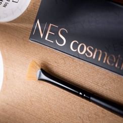 NES cosmetics - Mini Fan Mascara Brush