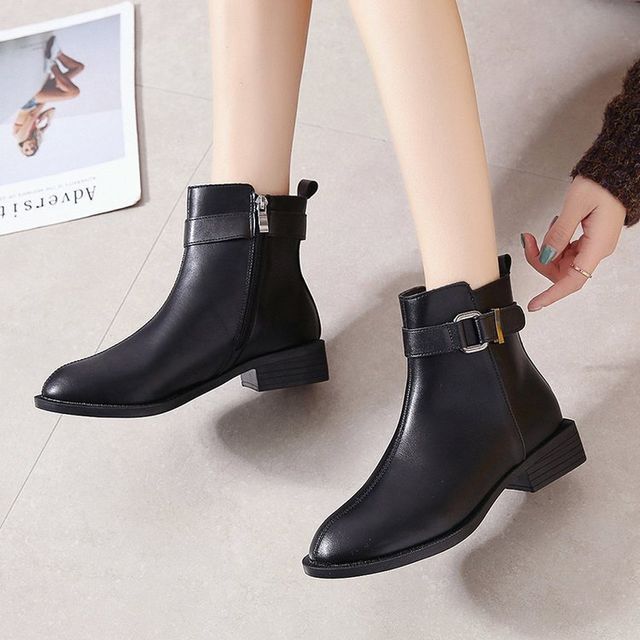 Vindler-Belted Short Boots