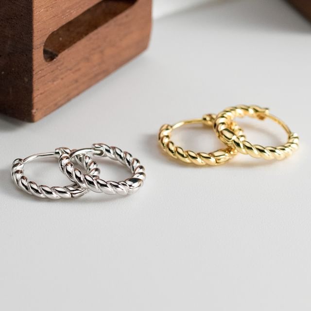 A-ROCH-Textured S925 Sterling Silver Huggie Earring