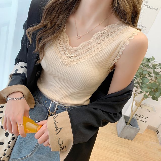 JVL-V-Neck Lace Trim Tank Top