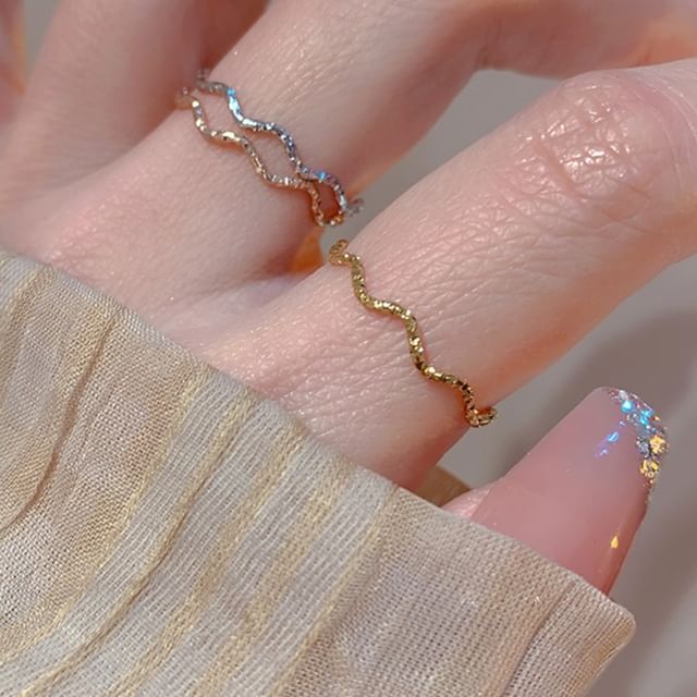 Kiren-Wavy Rhinestone Ring
