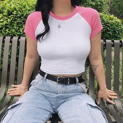 Cincine - Short-Sleeve Cropped Raglan T-Shirt Cincine - Short-Sleeve Cropped Raglan T-Shirt