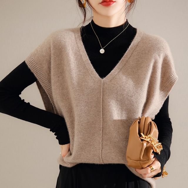 Weelop-V-Neck Plain Sweater Vest