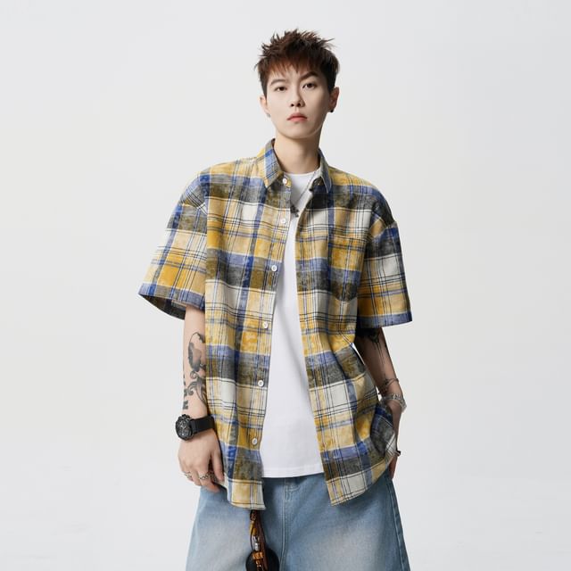 Koiyua-Elbow-Sleeve Plaid Button-Up Shirt