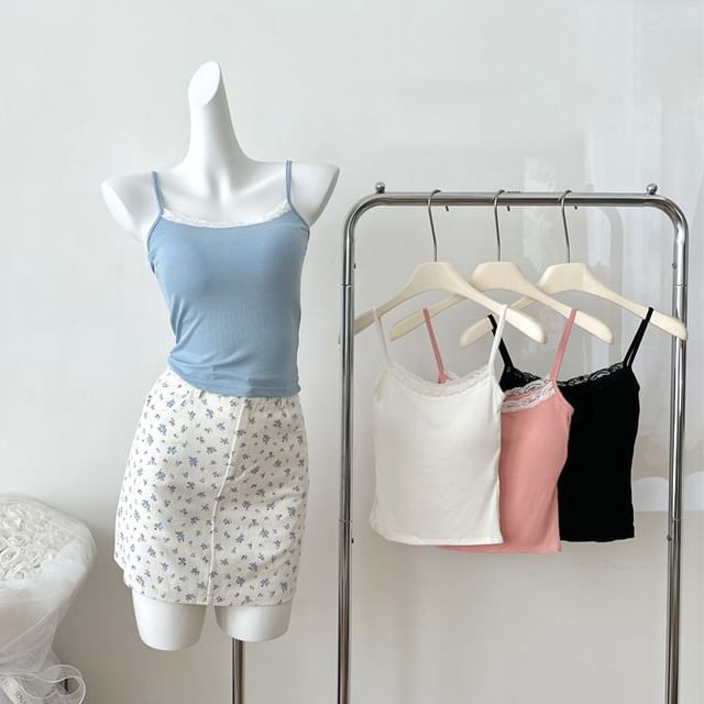 CRIBI-Square Neck Plain Crop Camisole Top