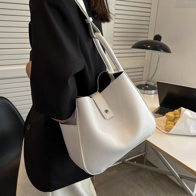 Lizzy - Set: Faux Leather Shoulder Bag + Pouch