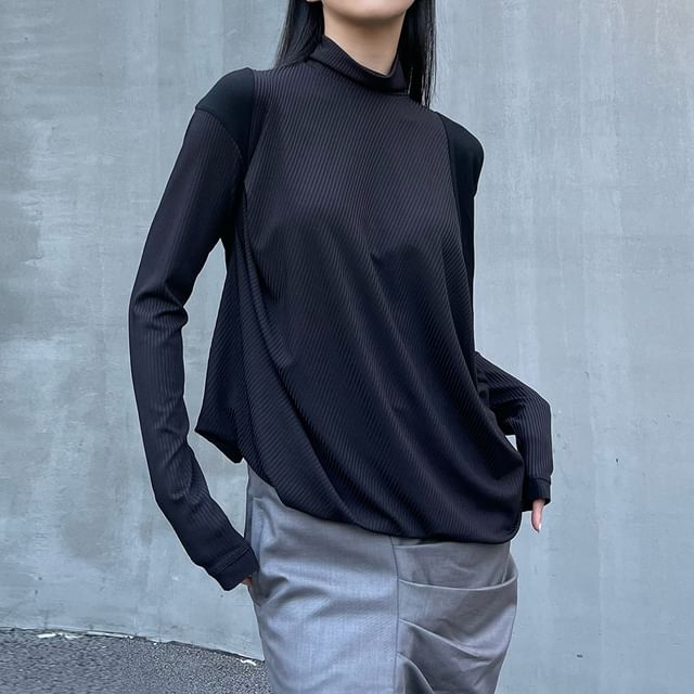 SIMPLE BLACK-Long-Sleeve Mock Neck Panel Top