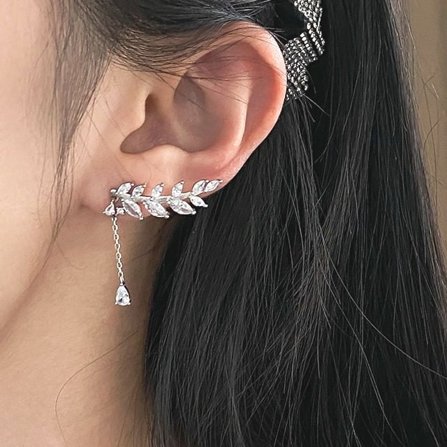 A-ROCH-925 Sterling Silver Asymmetrical Rhinestone Earring