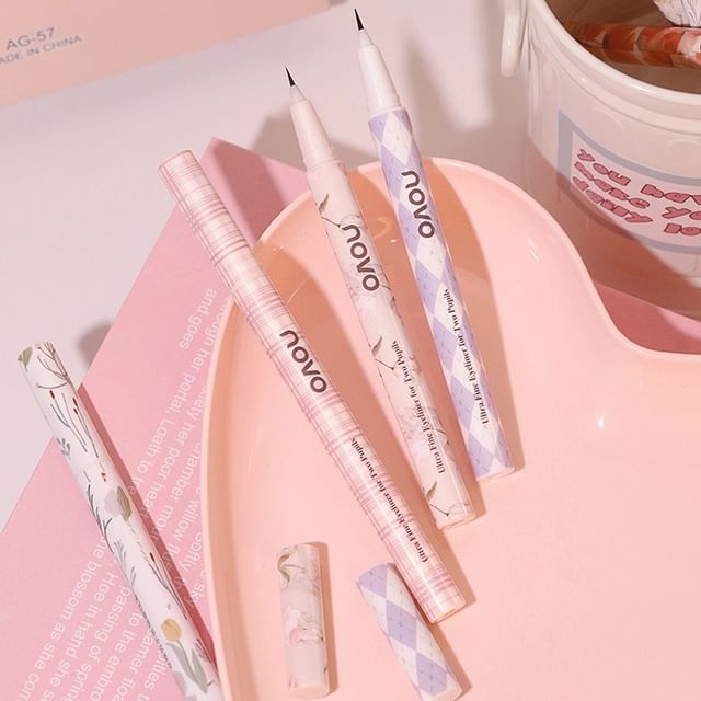 NOVO-Ultra Fine Liquid Eyeliner Pen -Eyeliner liquide ultra-précision - 6 colours