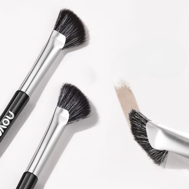 NOVO-Half Moon Nose Contour Brush - Pinceau de contouring du nez demi-lune