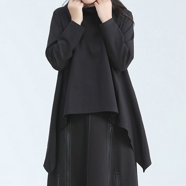 SIMPLE BLACK-Long-Sleeve Mock Neck Plain Asymmetrical Oversized T-Shirt