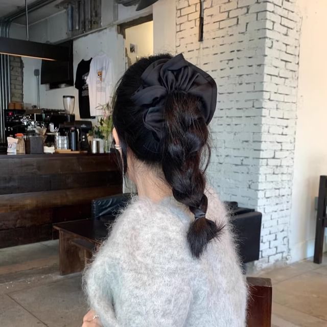 Show Mind-Plain Satin Scrunchie
