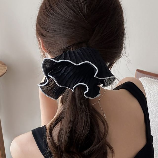 Show Mind-Contrast Trim Scrunchie