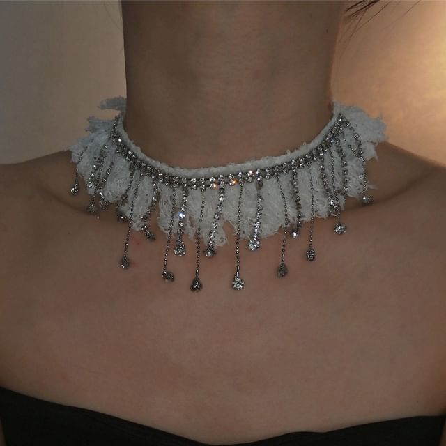 Chimerro-Rhinestone Yarn Fringed Necklace