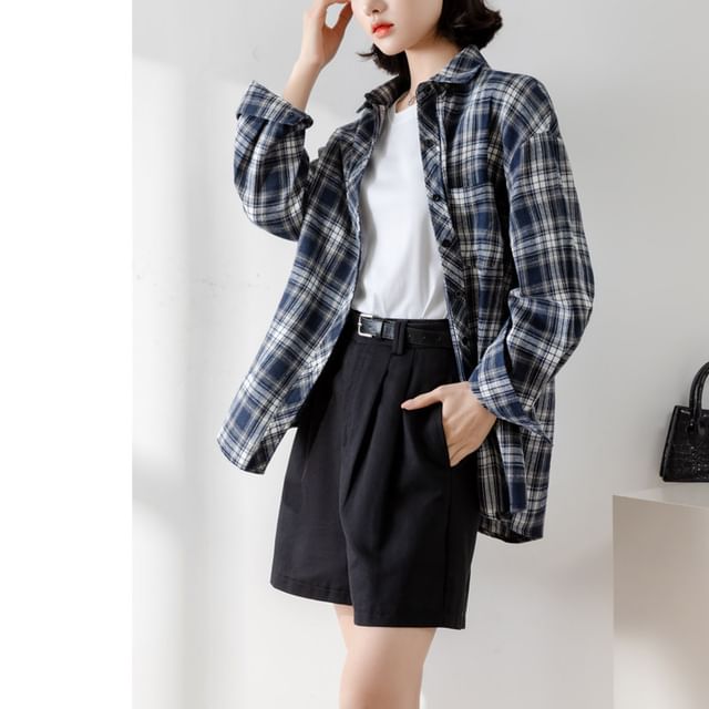 INEN-Collar Plaid Pocket Detail Button Shacket