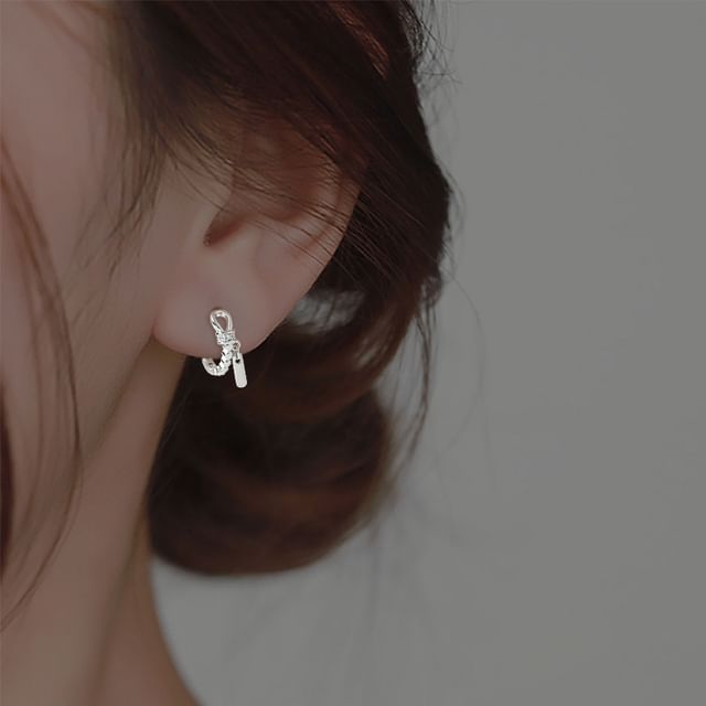 Chimerro-Knot Rhinestone Alloy Huggie Earring