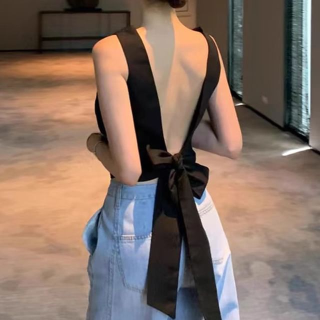 Coris-Sleeveless Open Back Plain Crop Top