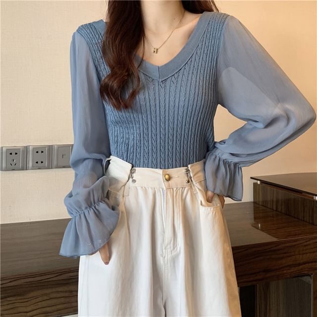 Hevnir-Long-Sleeve V-Neck Plain Panel Knit Top