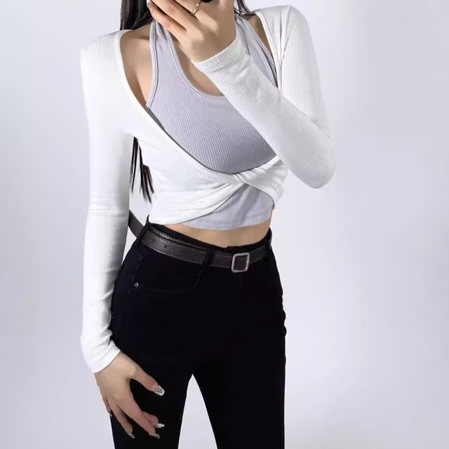 Faiar-Mock Two-Piece Long-Sleeve Two Tone Twisted Crop Top