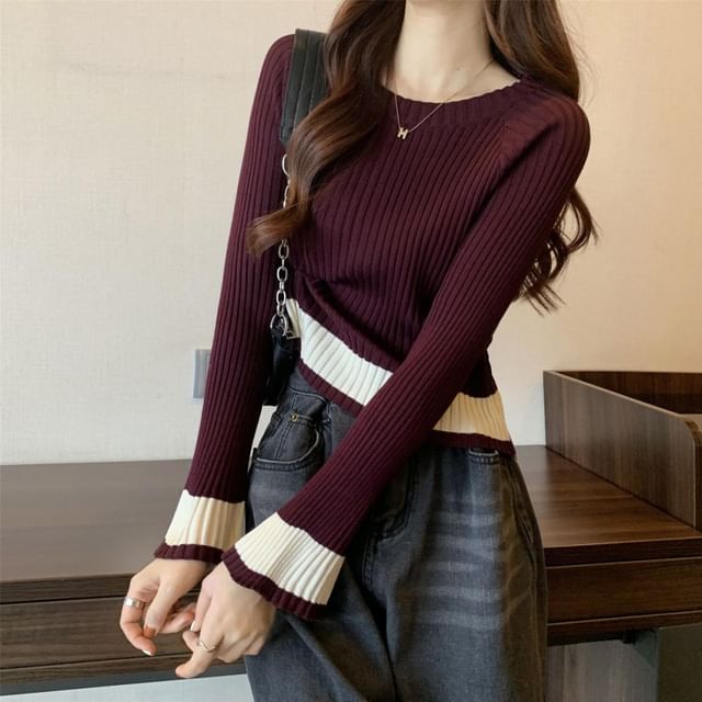 Sisyphi-Round Neck Striped Ribbed Sweater
