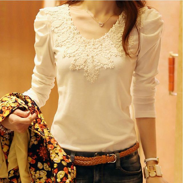 Everose-Long-Sleeve V-Neck Lace Trim Top