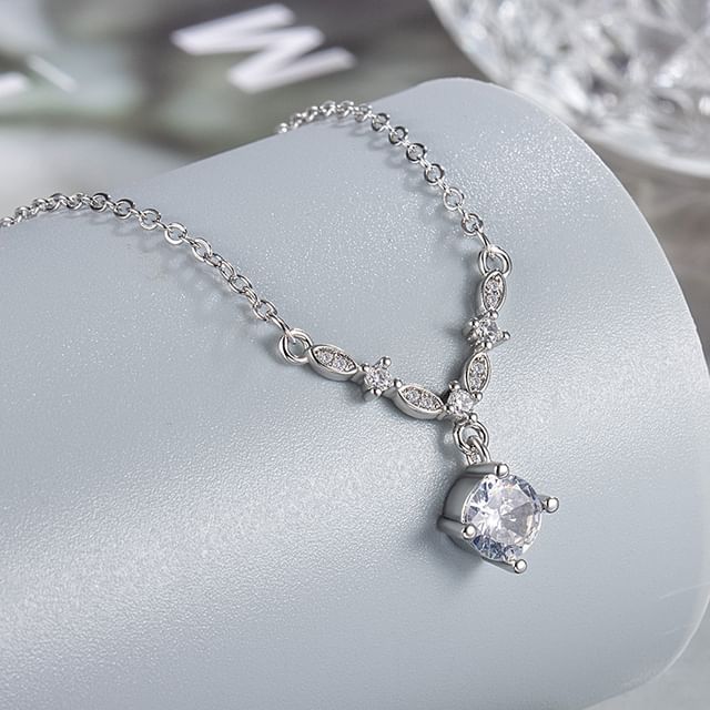 Forainer-Rhinestone Pendant Alloy Necklace