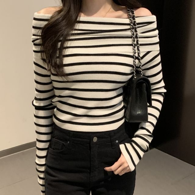 Tulstrix-Off-Shoulder Ribbed Sweater