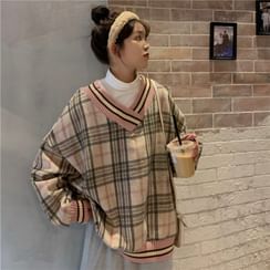 Hevnir - V-Neck Oversized Plaid Sweater Hevnir - V-Neck Oversized Plaid Sweater