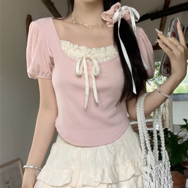 Leoom-Short-Sleeve Square Neck Lace Trim Crop Top
