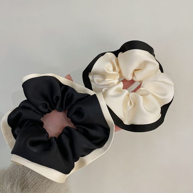 Koi Kawaii-Contrast Trim Satin Scrunchie