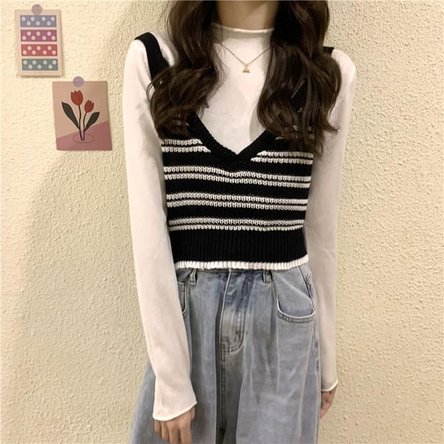 Sisyphi-V-Neck Striped Crop Knit Tank Top