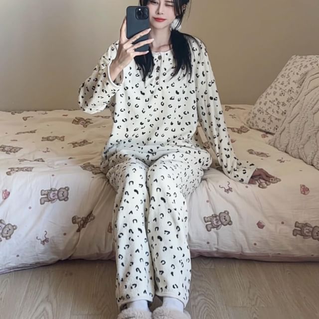 GOUB-Leopard Fleece Pajama Set