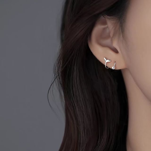 Gaya-Fishtail Swirl Stud Earring