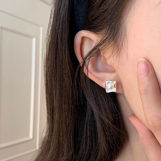 Hansha-Square Stud Earring