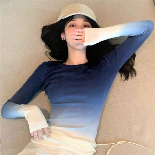 Essere-Long-Sleeve Round Neck Gradient Knit Top