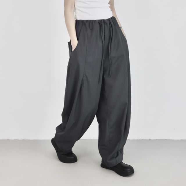 SIMPLE BLACK-Drawstring Waist Plain Baggy Pants