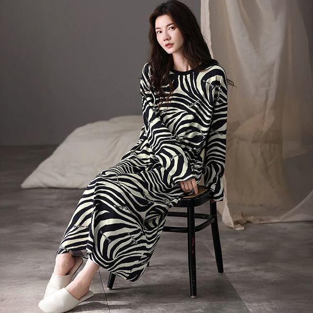 Jeony - Long-Sleeve Round Neck Zebra Print Slit Midi Sleep Dress | YesStyle Jeony - Long-Sleeve Round Neck Zebra Print Slit Midi Sleep Dress | YesStyle